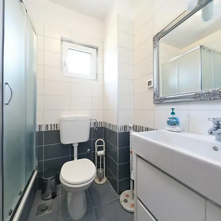 Stokova Ulica 4 *