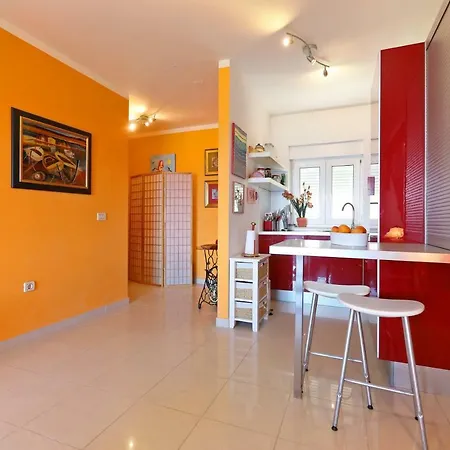 Stokova Ulica 4 *