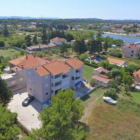 Apartment Stokova Ulica 4 *