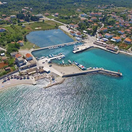 Stokova Ulica 4 * Ugljan